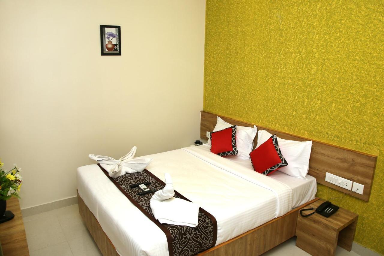 Apollo Court Hotel Chennai Exterior photo