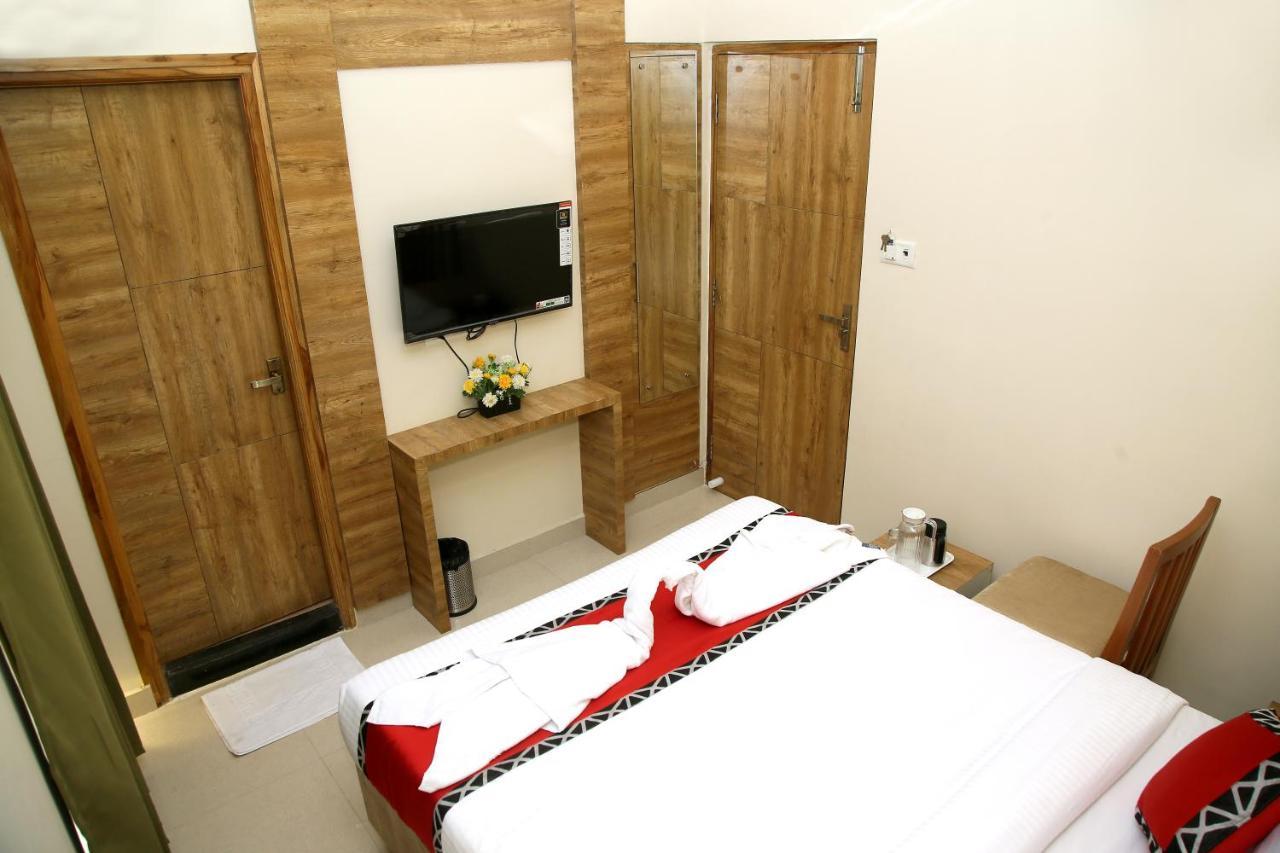 Apollo Court Hotel Chennai Exterior photo
