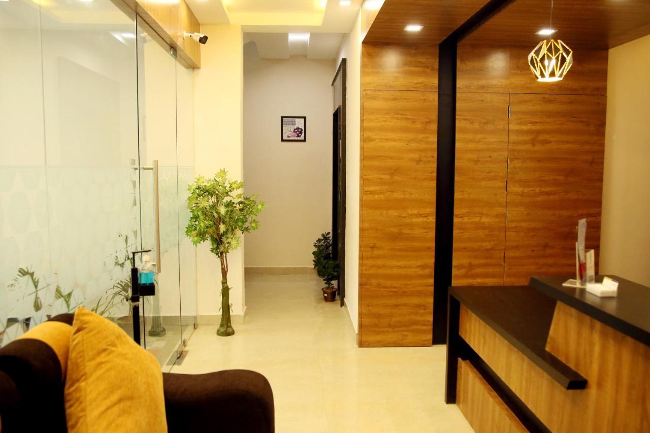 Apollo Court Hotel Chennai Exterior photo