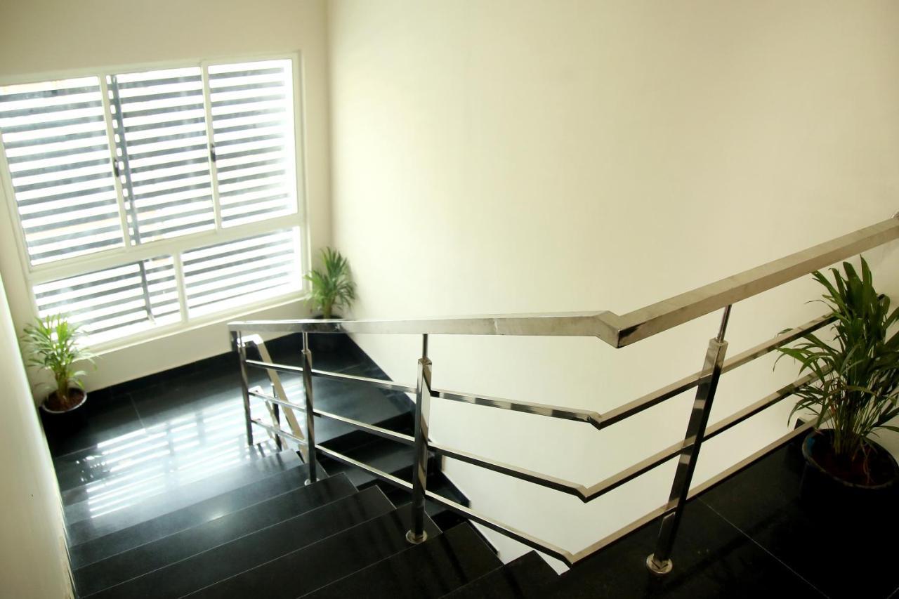 Apollo Court Hotel Chennai Exterior photo