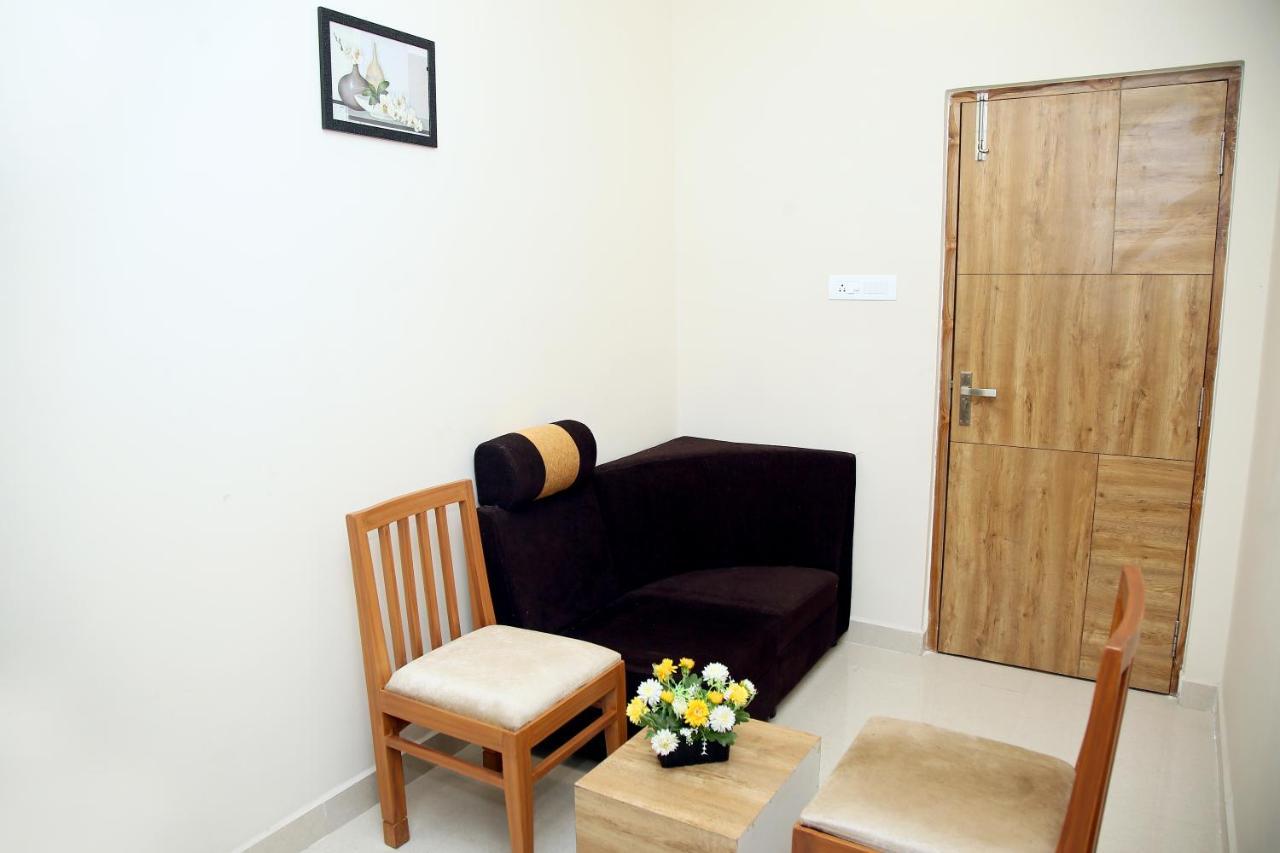 Apollo Court Hotel Chennai Exterior photo